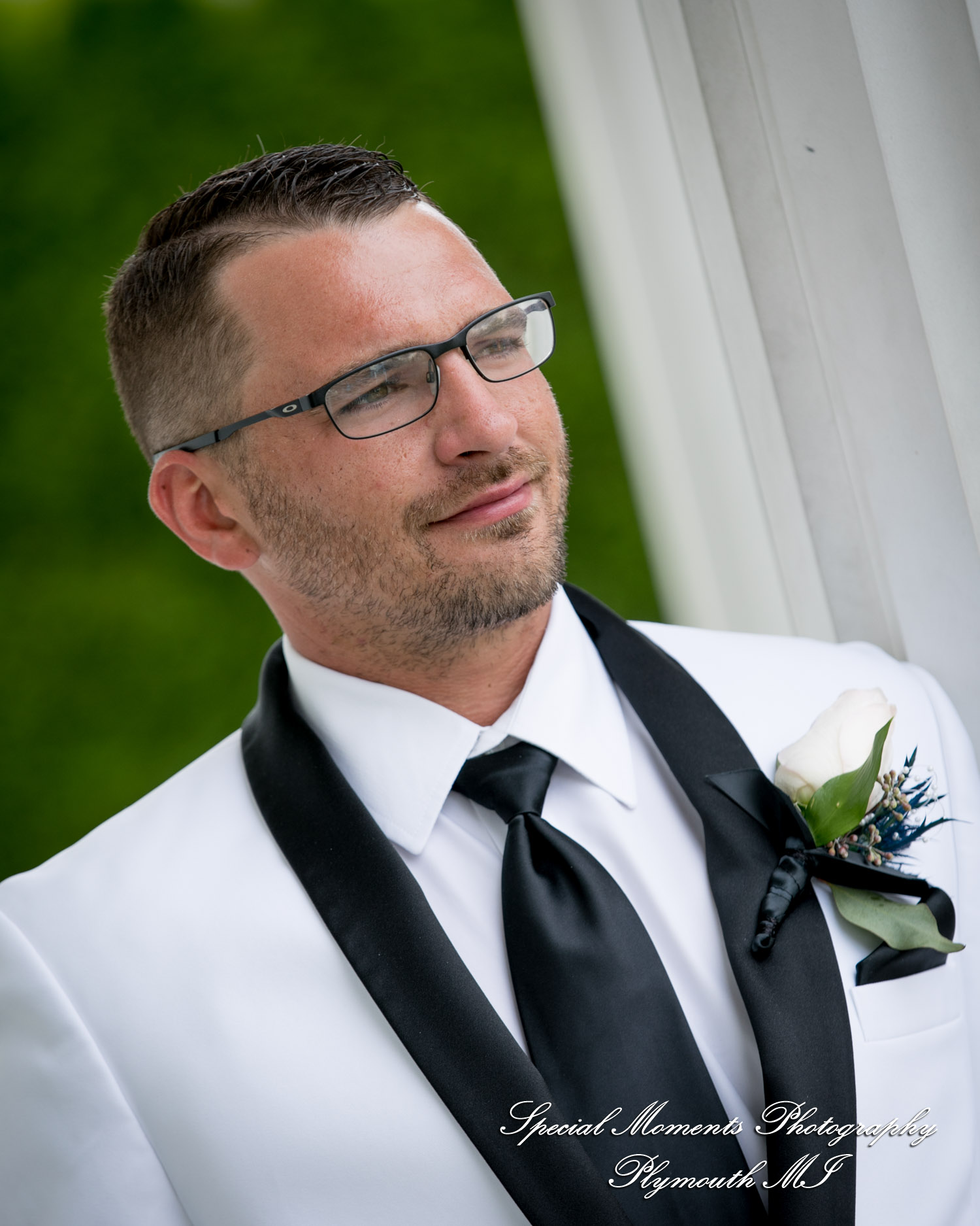 Heather & Cody at White House Wedding Chapel Warren MI wedding photograph