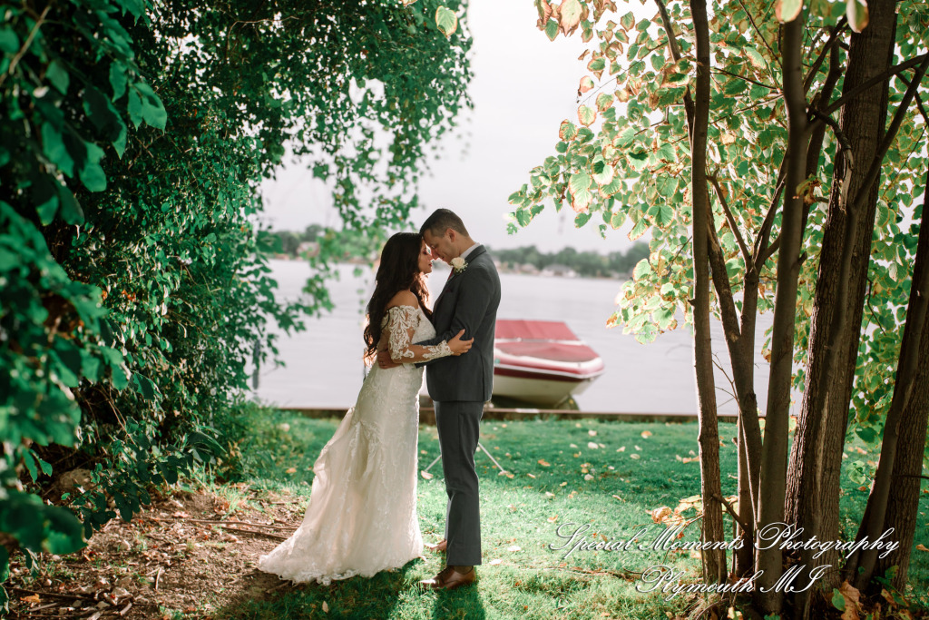 Natasha & Daniel at Sylvan Lake Community Center Sylvan Lake MI wedding photograph