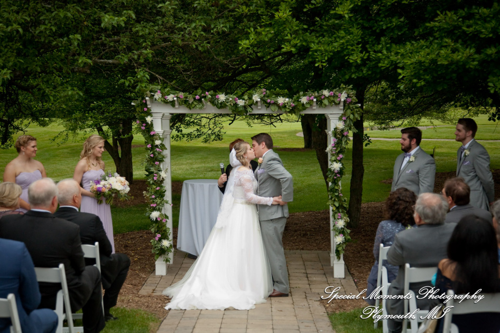 Kristen & Kyle at Stonebridge Golf Club Ann Arbor MI wedding photograph
