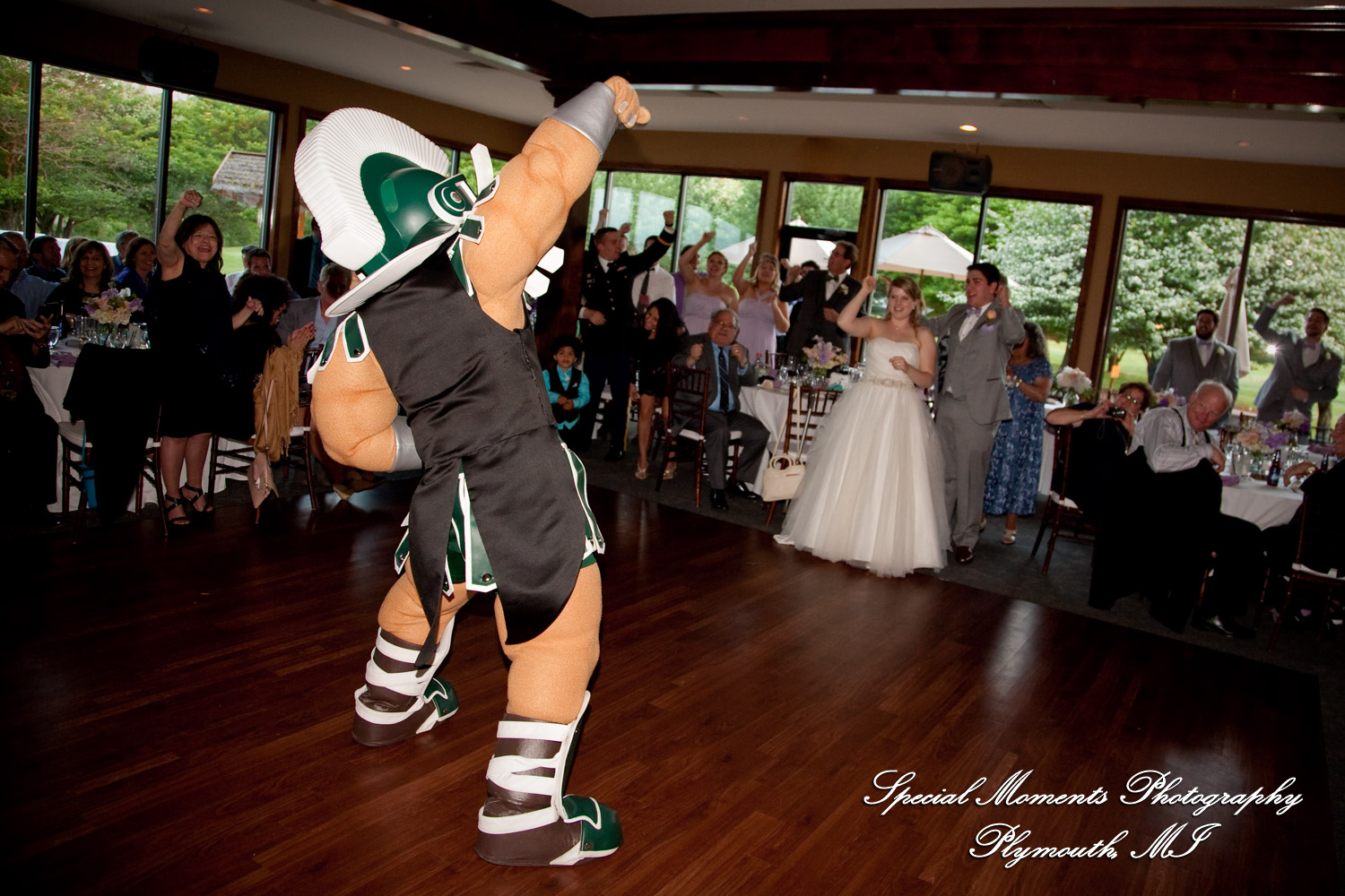 Kristen & Kyle at Stonebridge Golf Club Ann Arbor MI wedding photograph