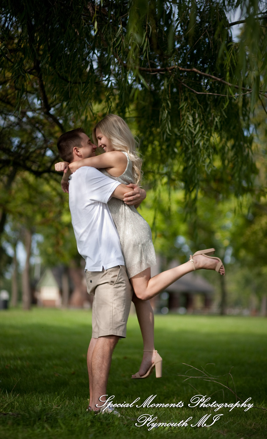 Emily & Sean at Belle Isle Fountain Detroit MI engagement photograph