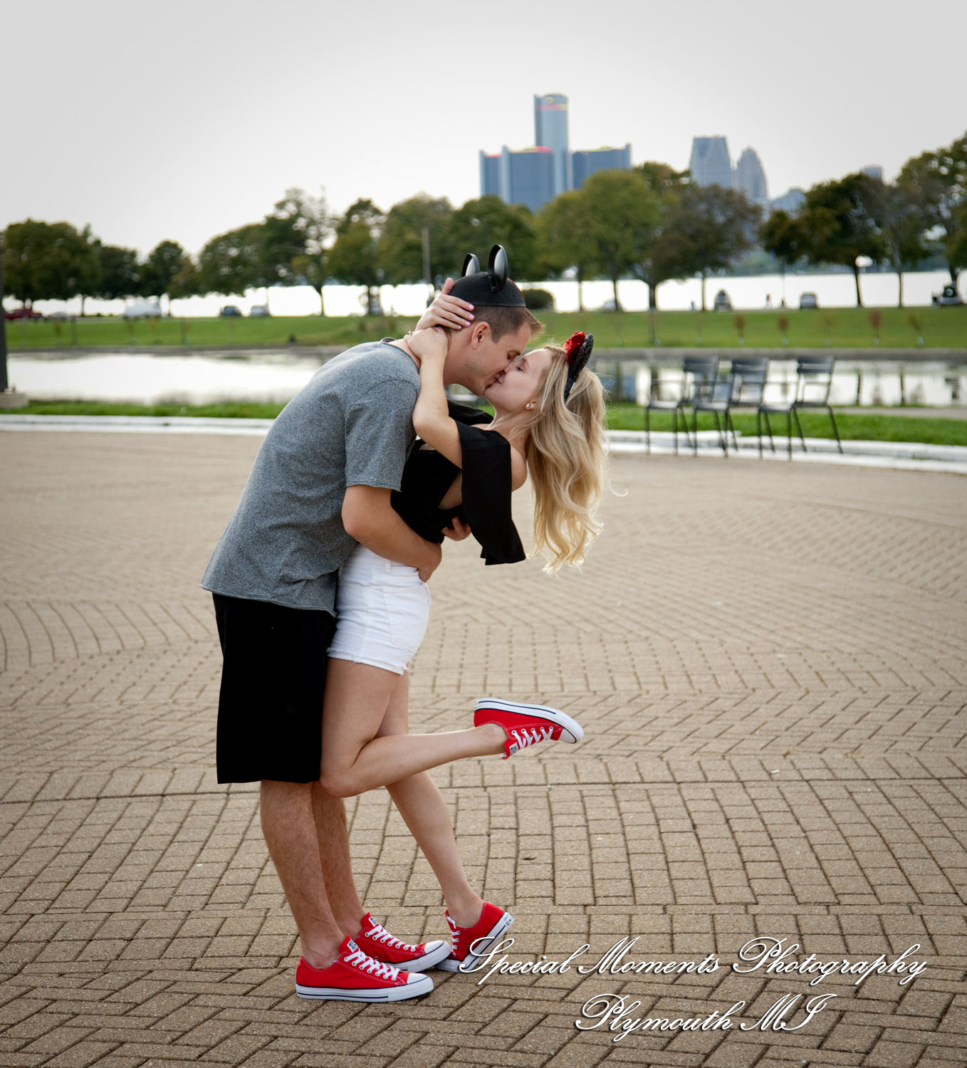 Emily & Sean at Belle Isle Fountain Detroit MI engagement photograph