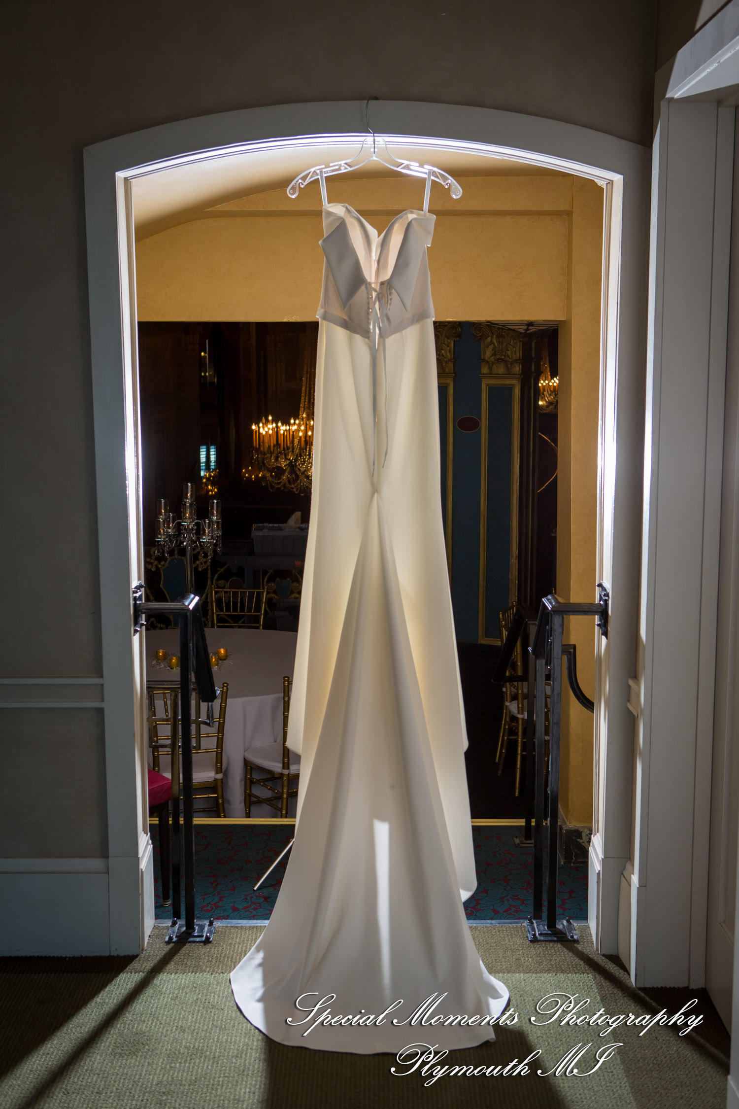 Julie & Tom Detroit Opera House Detroit MI wedding photograph