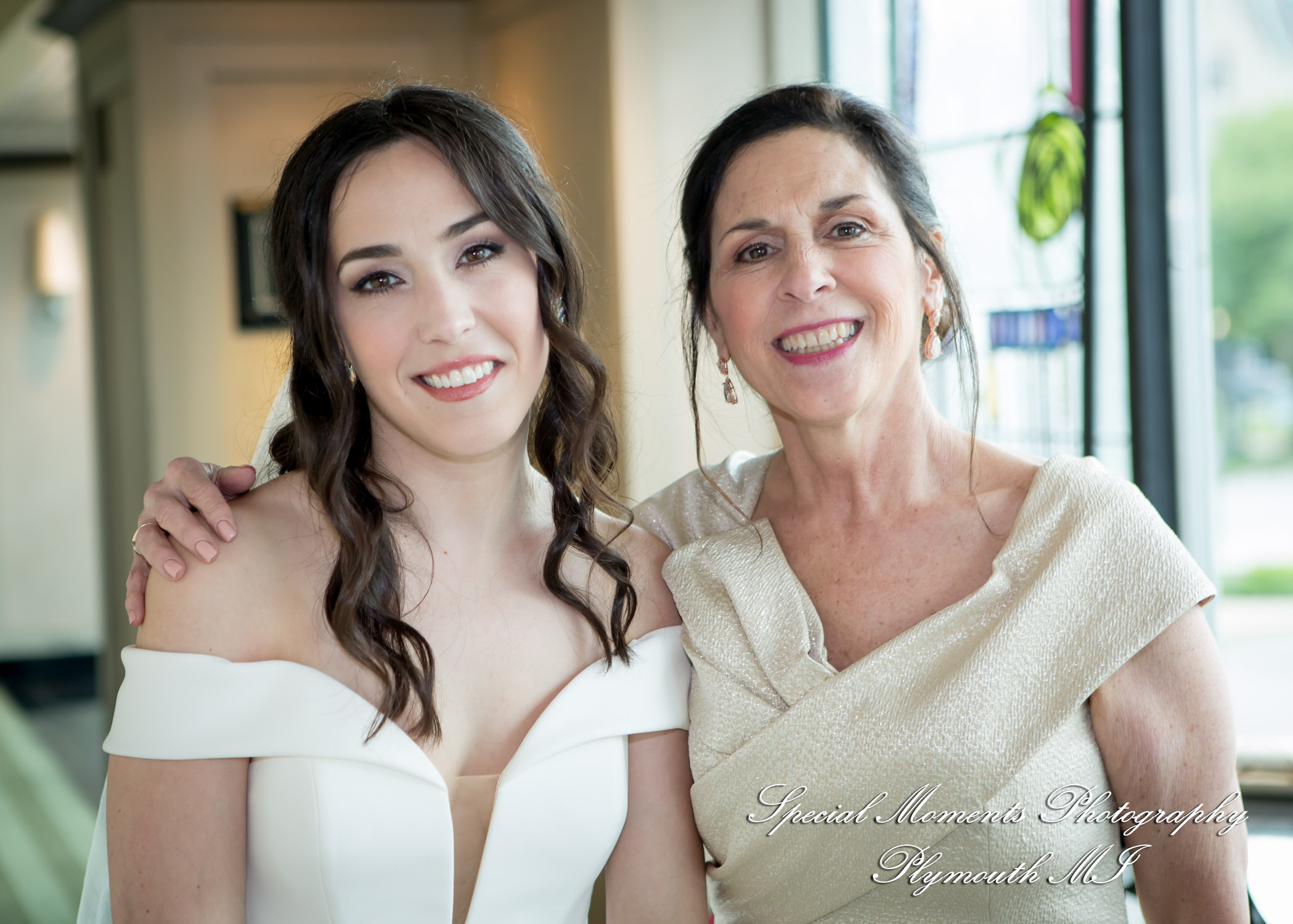 Julie & Tom Detroit Opera House Detroit MI wedding photograph