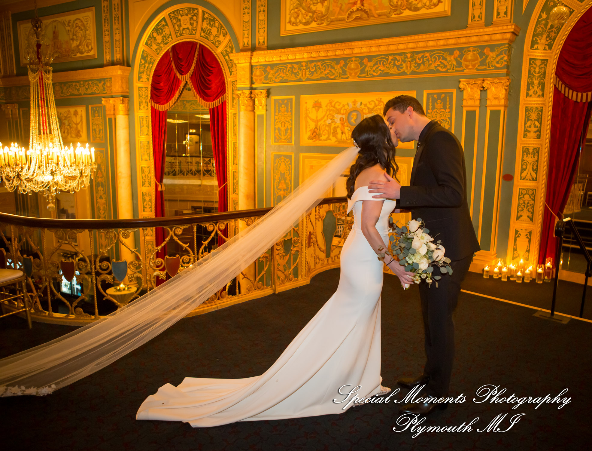 Julie & Tom Detroit Opera House Detroit MI wedding photograph