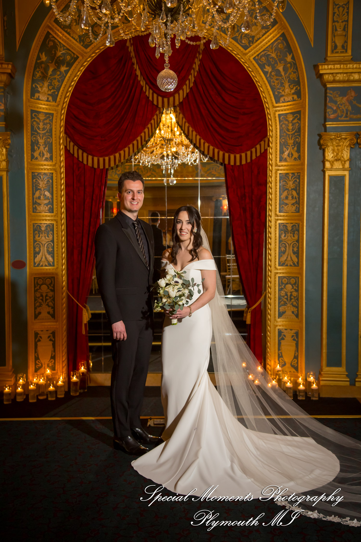 Julie & Tom Detroit Opera House Detroit MI wedding photograph