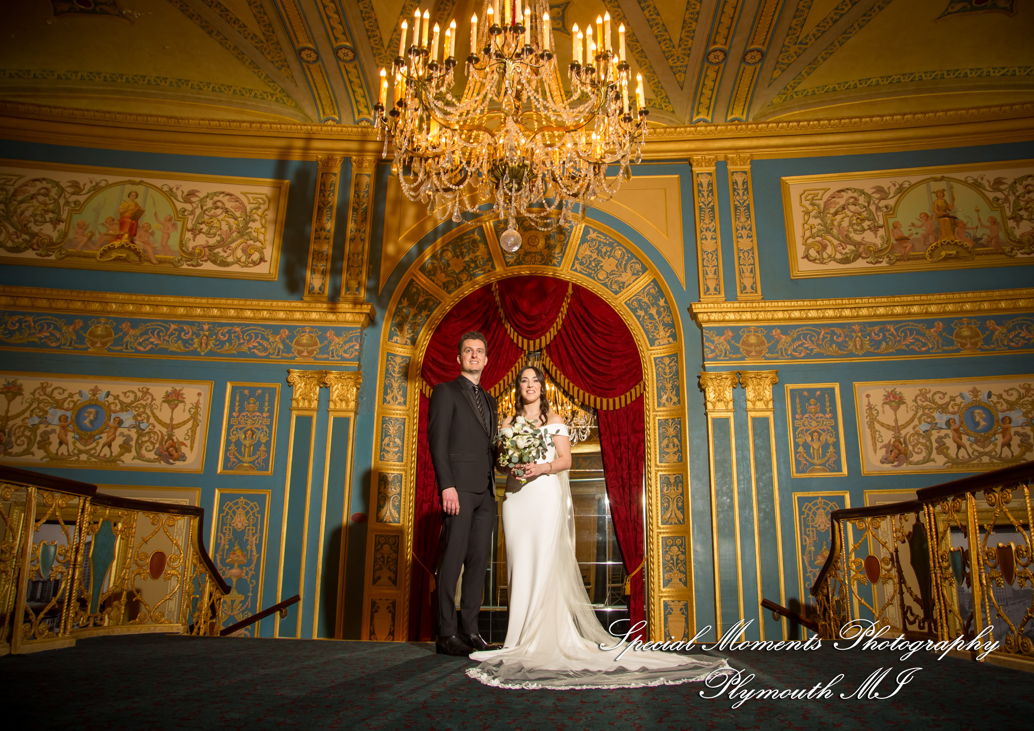 Julie & Tom Detroit Opera House Detroit MI wedding photograph