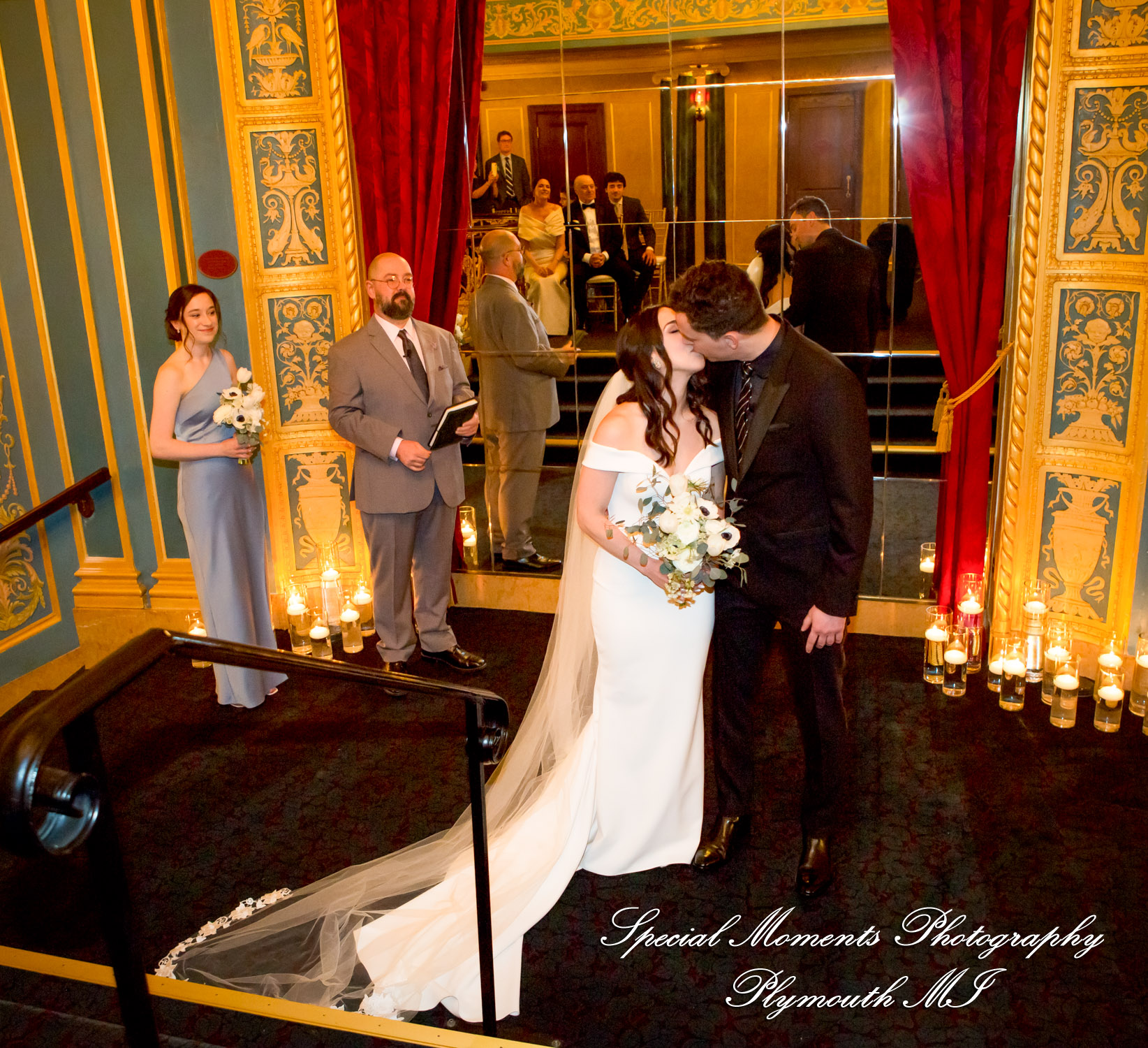 Julie & Tom Detroit Opera House Detroit MI wedding photograph