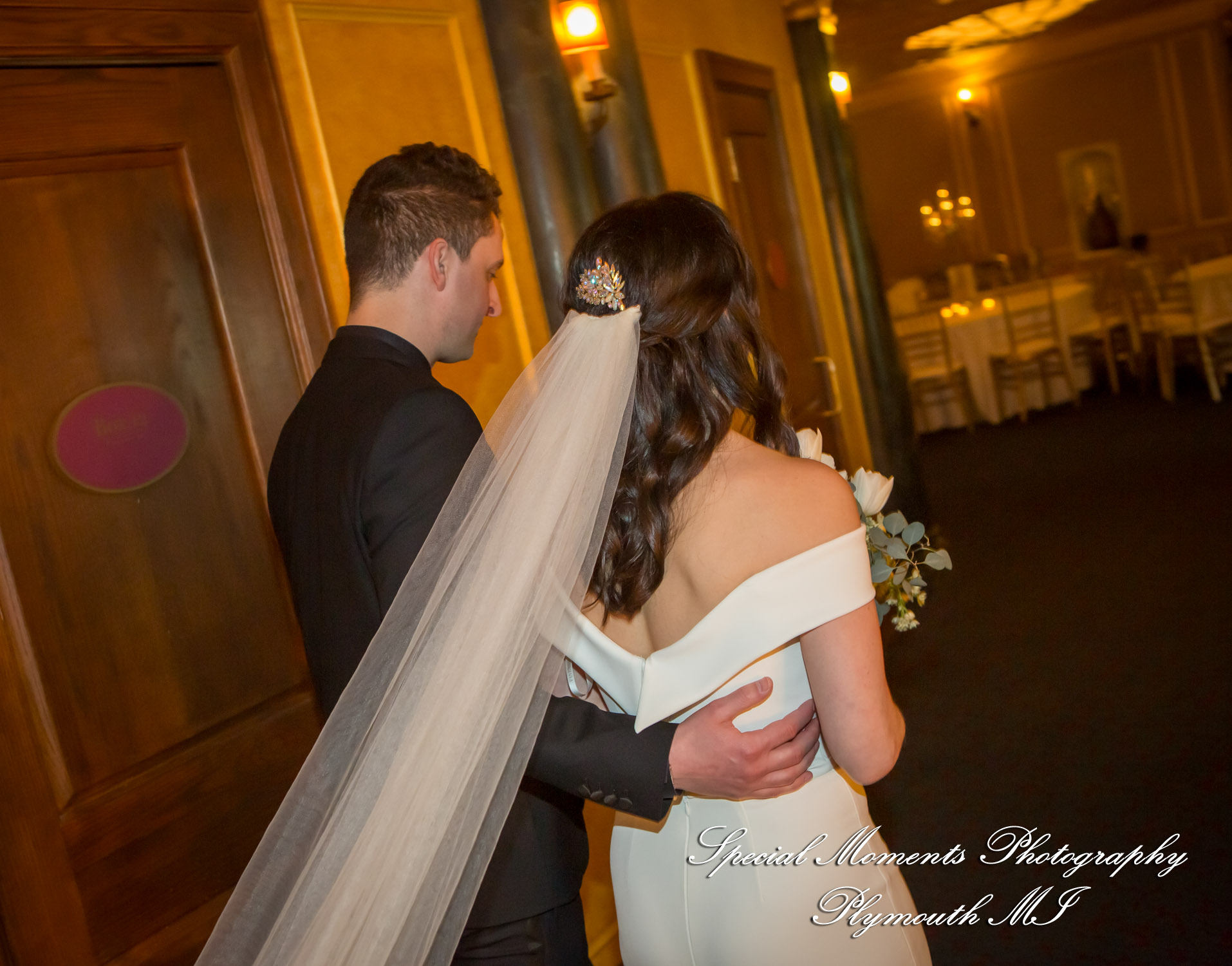 Julie & Tom Detroit Opera House Detroit MI wedding photograph