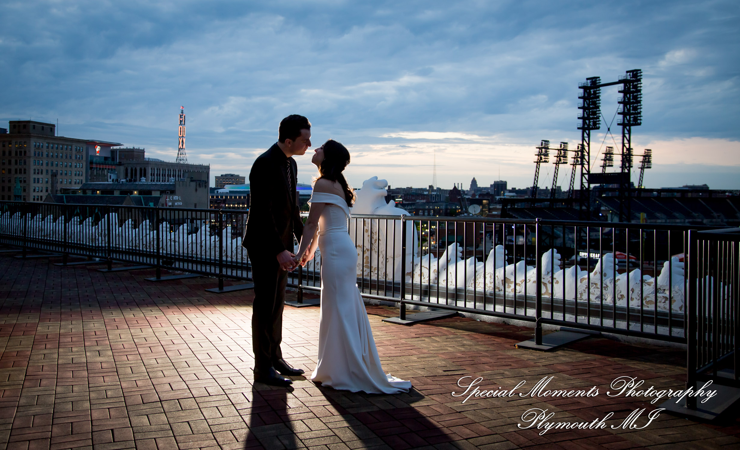 Julie & Tom Detroit Opera House Detroit MI wedding photograph