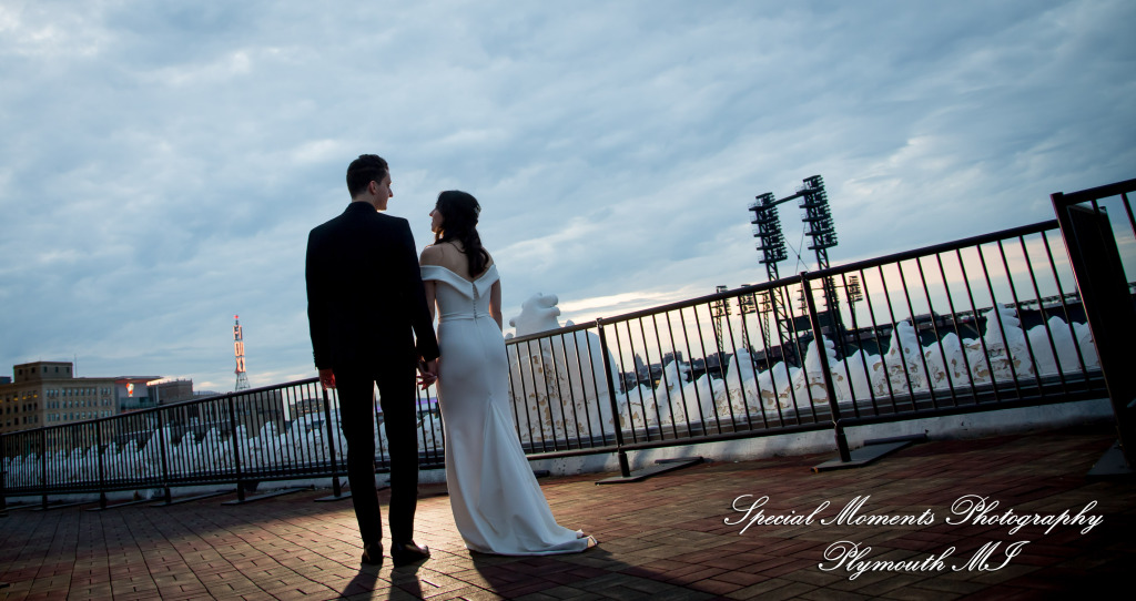 Julie & Tom Detroit Opera House Detroit MI wedding photograph