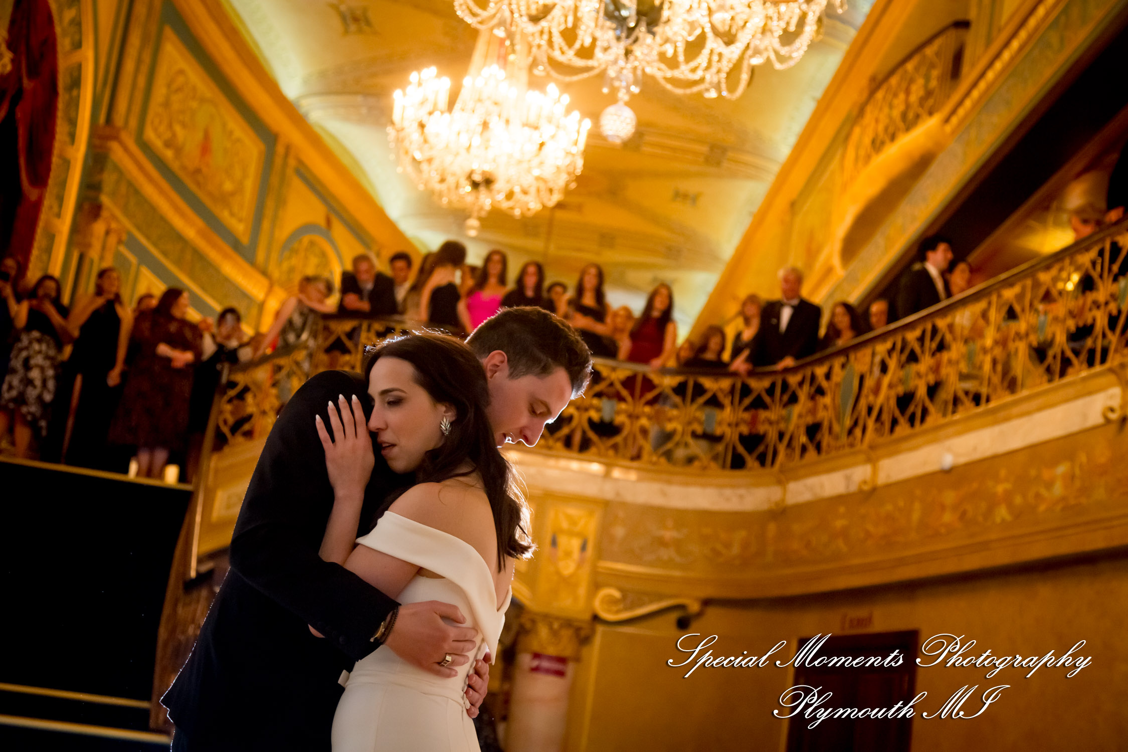 Julie & Tom Detroit Opera House Detroit MI wedding photograph