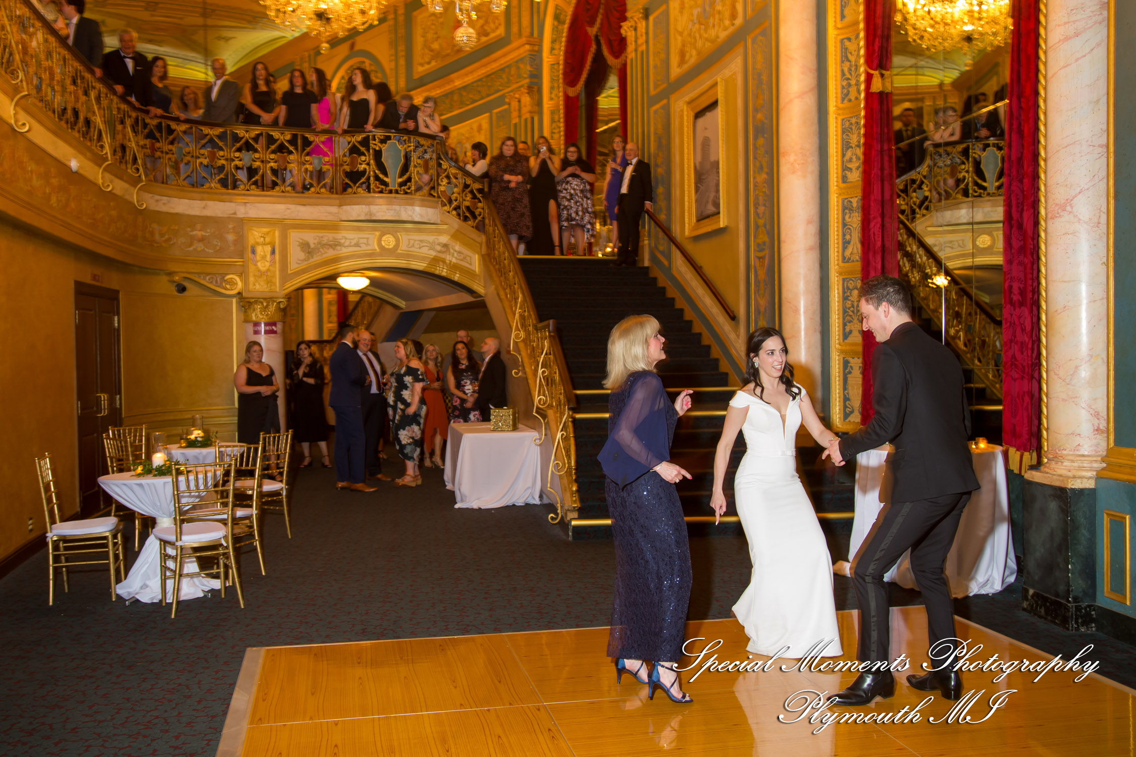 Julie & Tom Detroit Opera House Detroit MI wedding photograph