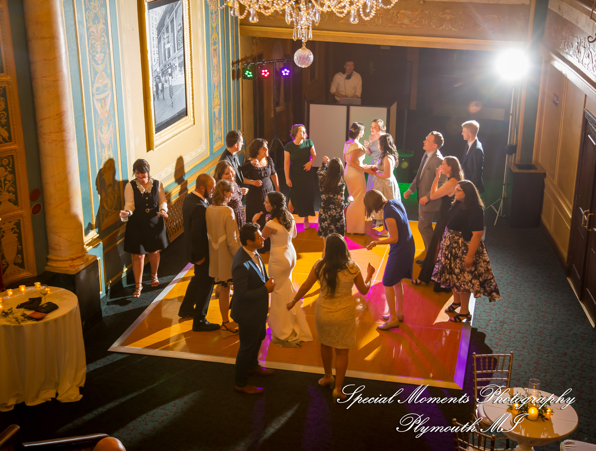 Julie & Tom Detroit Opera House Detroit MI wedding photograph