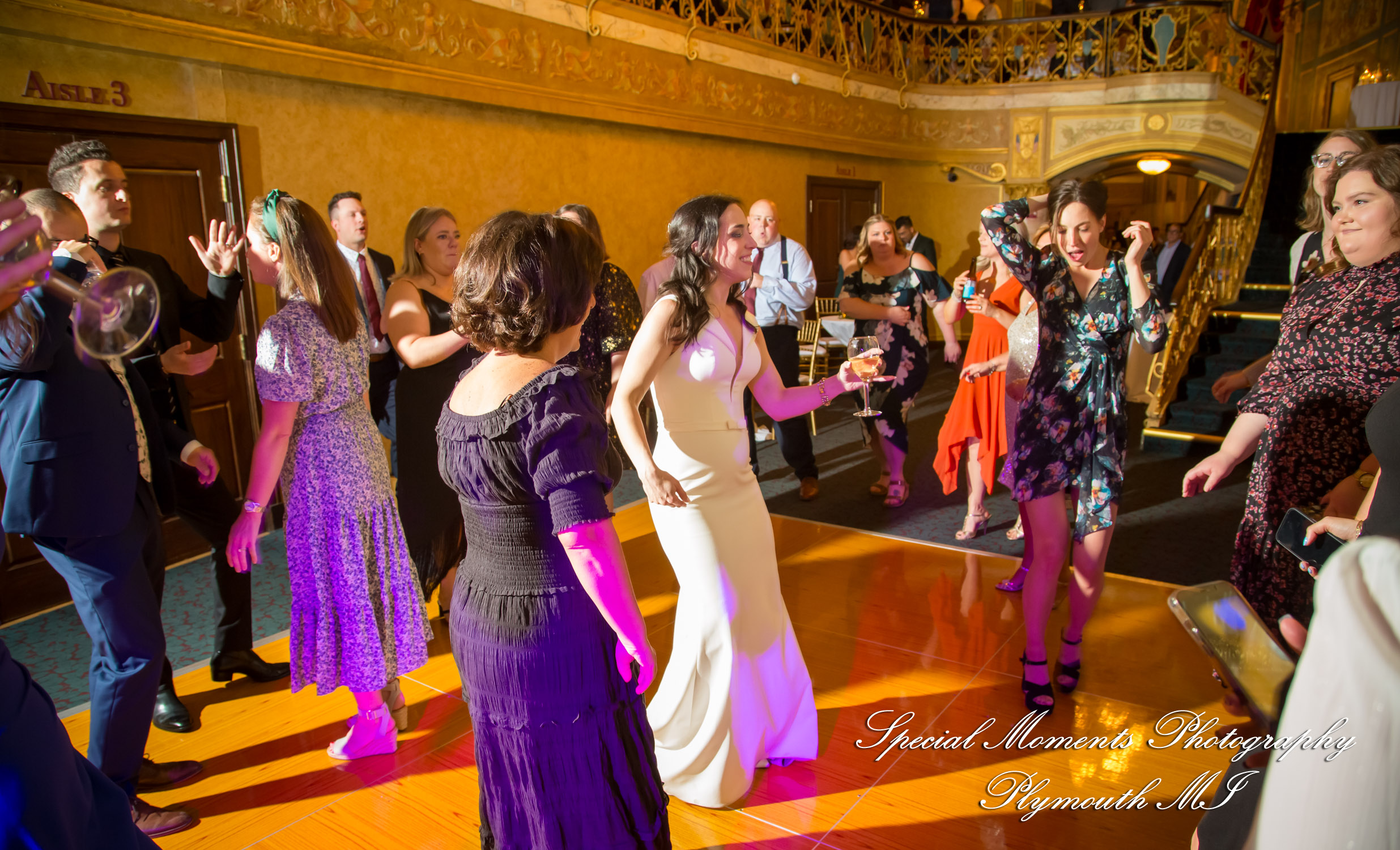 Julie & Tom Detroit Opera House Detroit MI wedding photograph