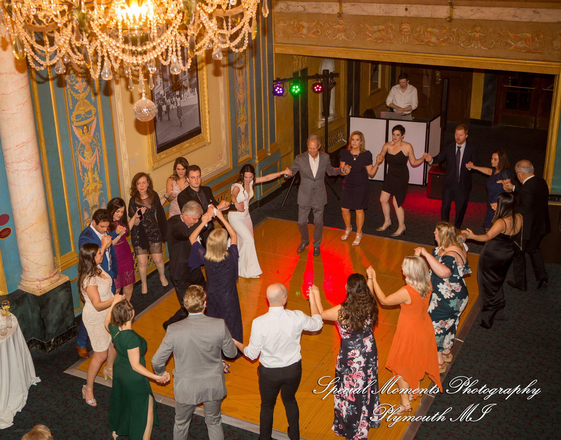 Julie & Tom Detroit Opera House Detroit MI wedding photograph