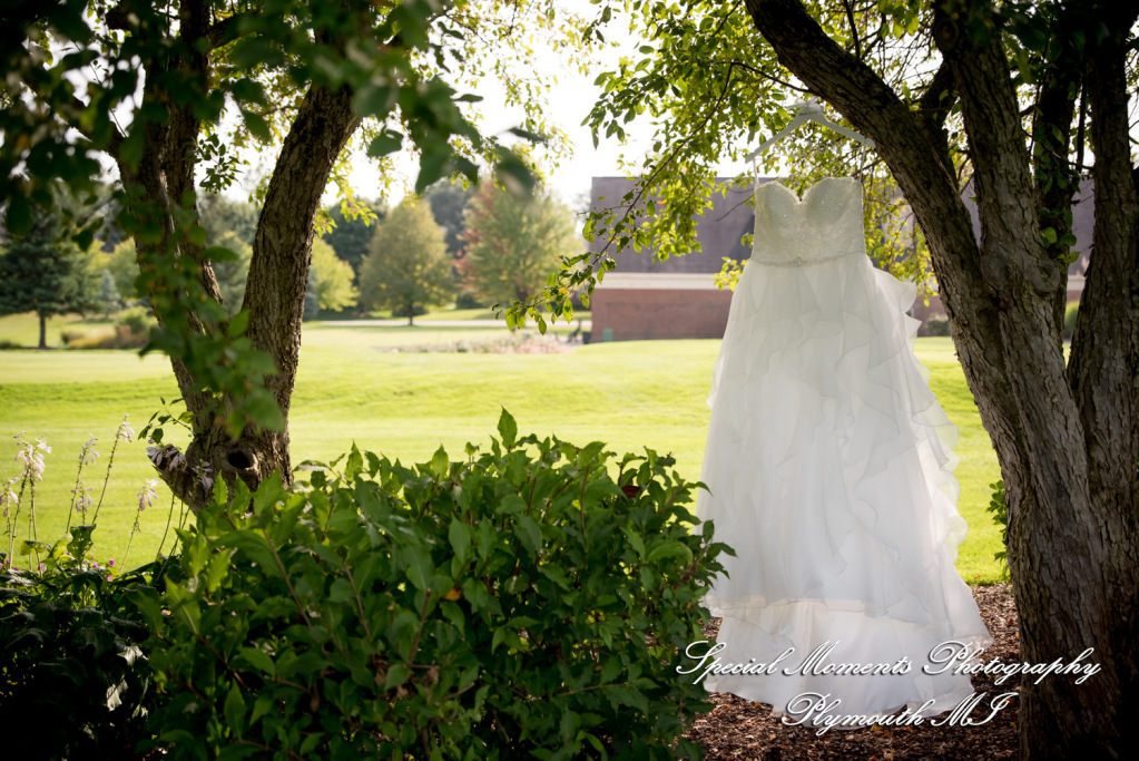 Taylor & Jacob Polo Fields Golf & Country Club Ann Arbor MI wedding photograph
