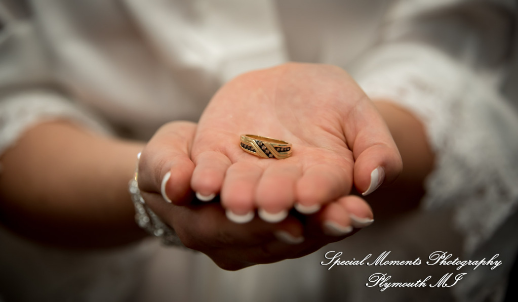 Taylor & Jacob Polo Fields Golf & Country Club Ann Arbor MI wedding photograph