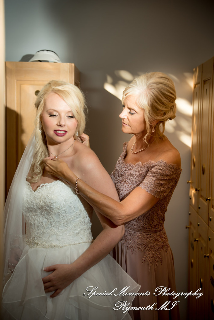 Taylor & Jacob Polo Fields Golf & Country Club Ann Arbor MI wedding photograph