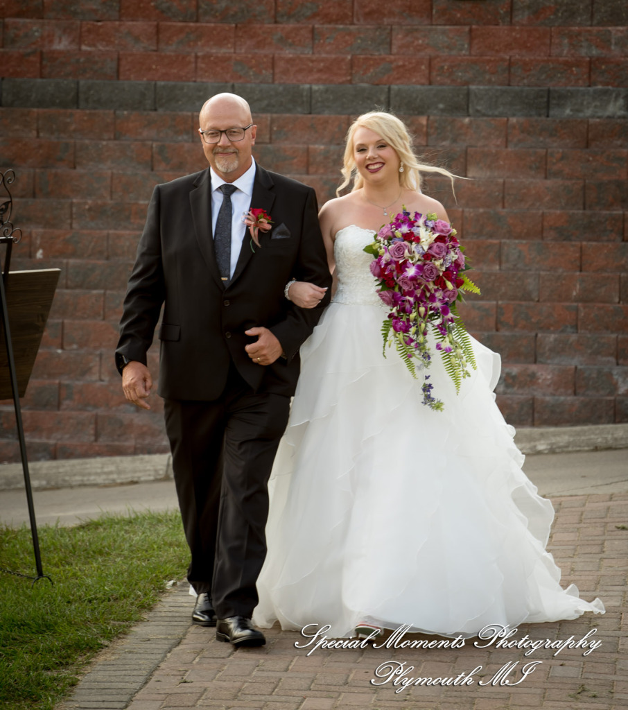Taylor & Jacob Polo Fields Golf & Country Club Ann Arbor MI wedding photograph