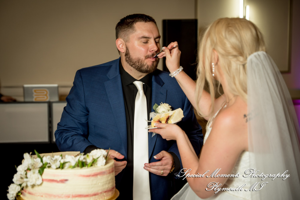 Taylor & Jacob Polo Fields Golf & Country Club Ann Arbor MI wedding photograph