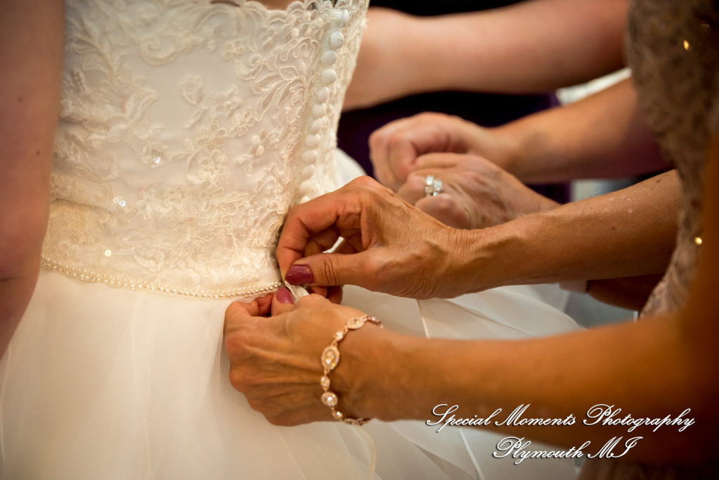 Taylor & Jacob Polo Fields Golf & Country Club Ann Arbor MI wedding photograph