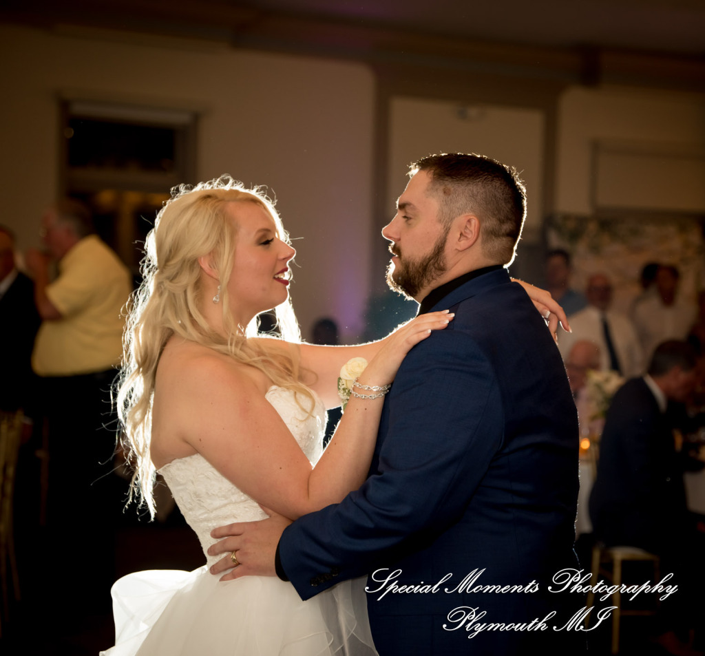 Taylor & Jacob Polo Fields Golf & Country Club Ann Arbor MI wedding photograph