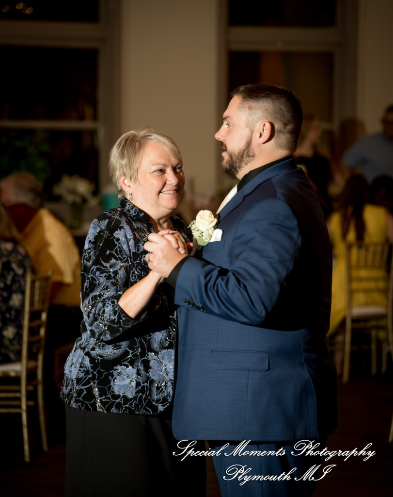Taylor & Jacob Polo Fields Golf & Country Club Ann Arbor MI wedding photograph
