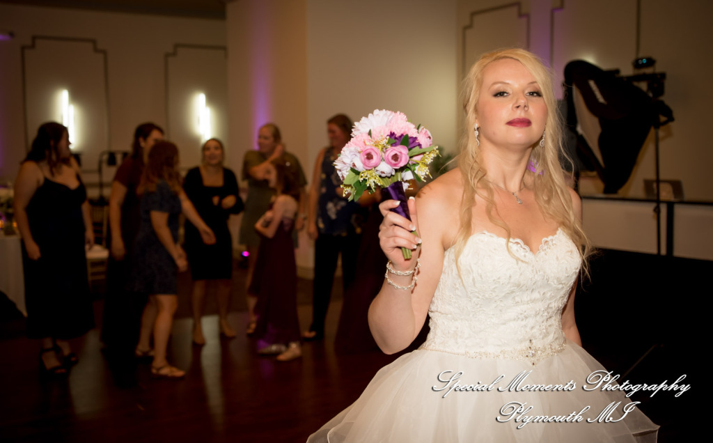 Taylor & Jacob Polo Fields Golf & Country Club Ann Arbor MI wedding photograph