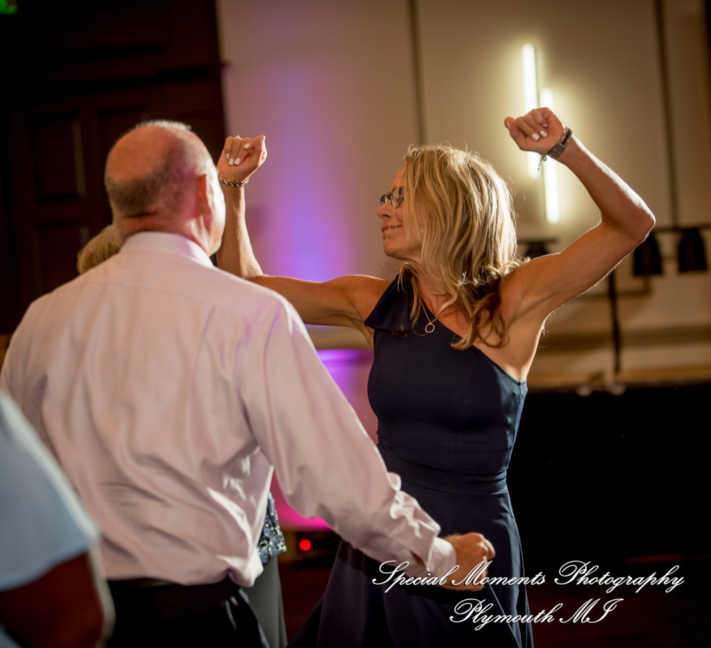 Taylor & Jacob Polo Fields Golf & Country Club Ann Arbor MI wedding photograph