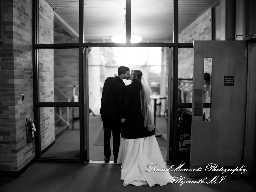 Julianne & Sean Newburg United Methodist Livonia MI wedding photograph