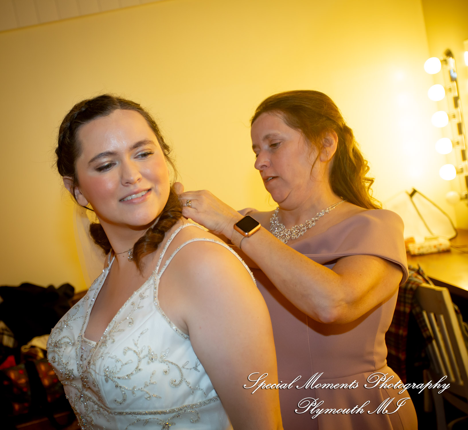 Patricia & Kyle at Canterbury Castle Lake Orion MI wedding photograph