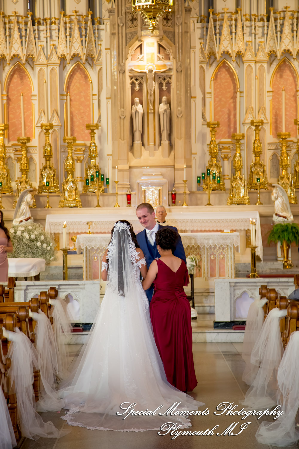 Heidy & Marcin at Sweetest Heart of Mary Church Detroit MI wedding photograph