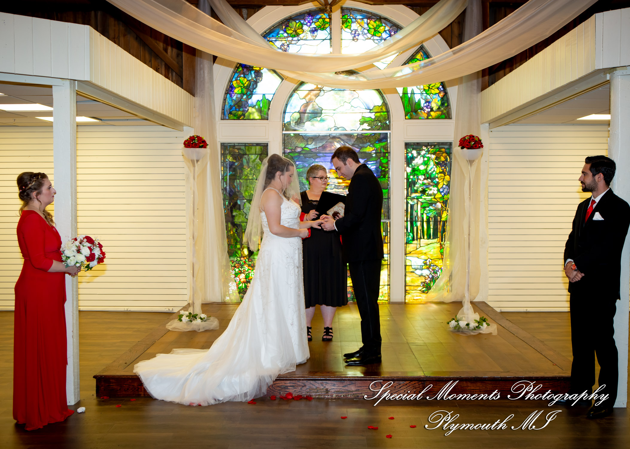 Patricia & Kyle at Canterbury Castle Lake Orion MI wedding photograph