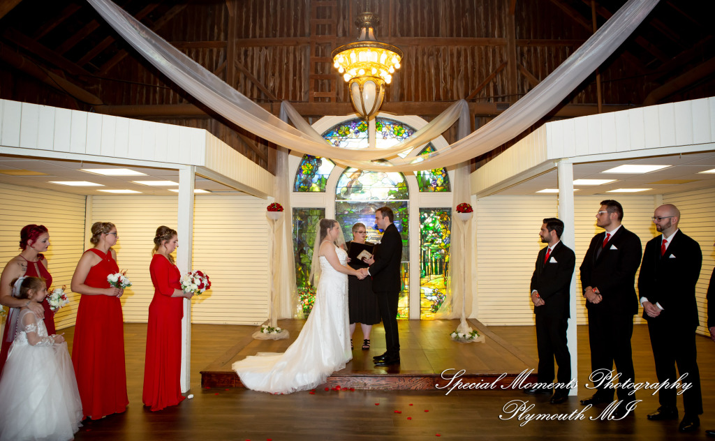 Patricia & Kyle at Canterbury Castle Lake Orion MI wedding photograph