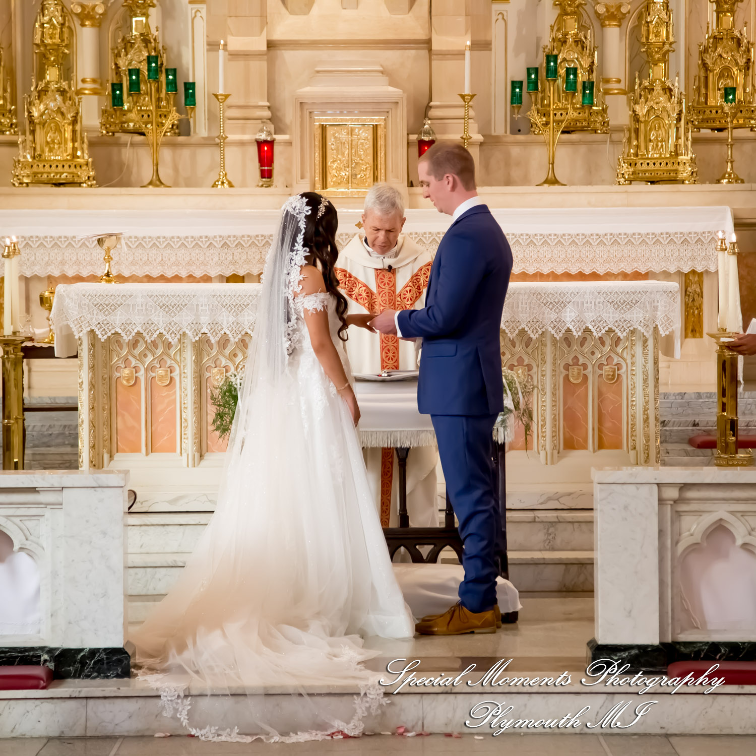 Heidy & Marcin at Sweetest Heart of Mary Church Detroit MI wedding photograph