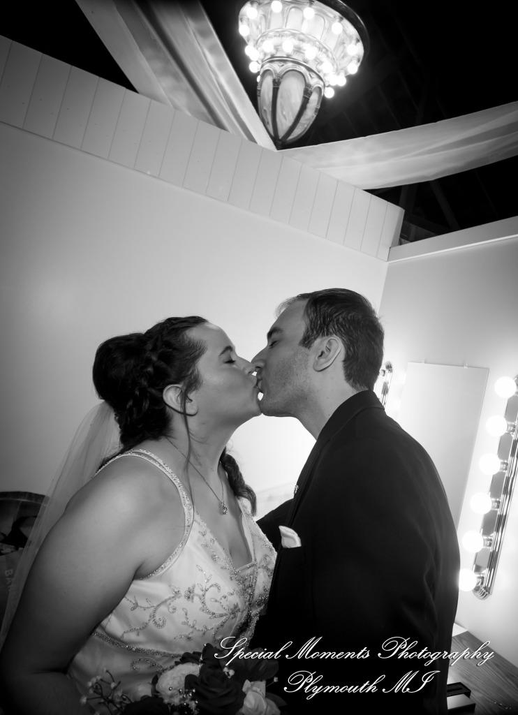 Patricia & Kyle at Canterbury Castle Lake Orion MI wedding photograph