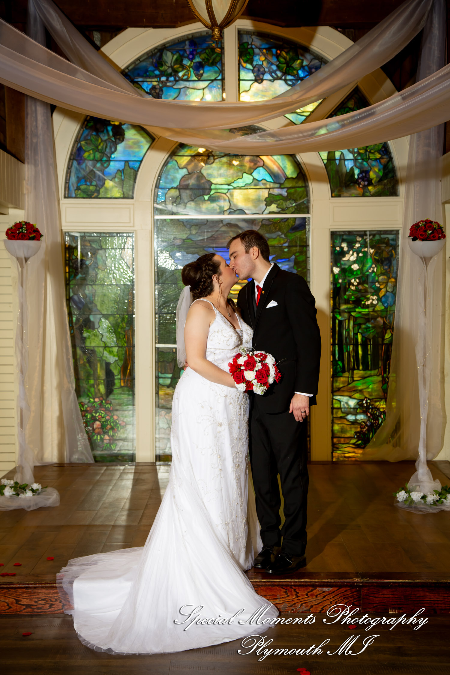 Patricia & Kyle at Canterbury Castle Lake Orion MI wedding photograph