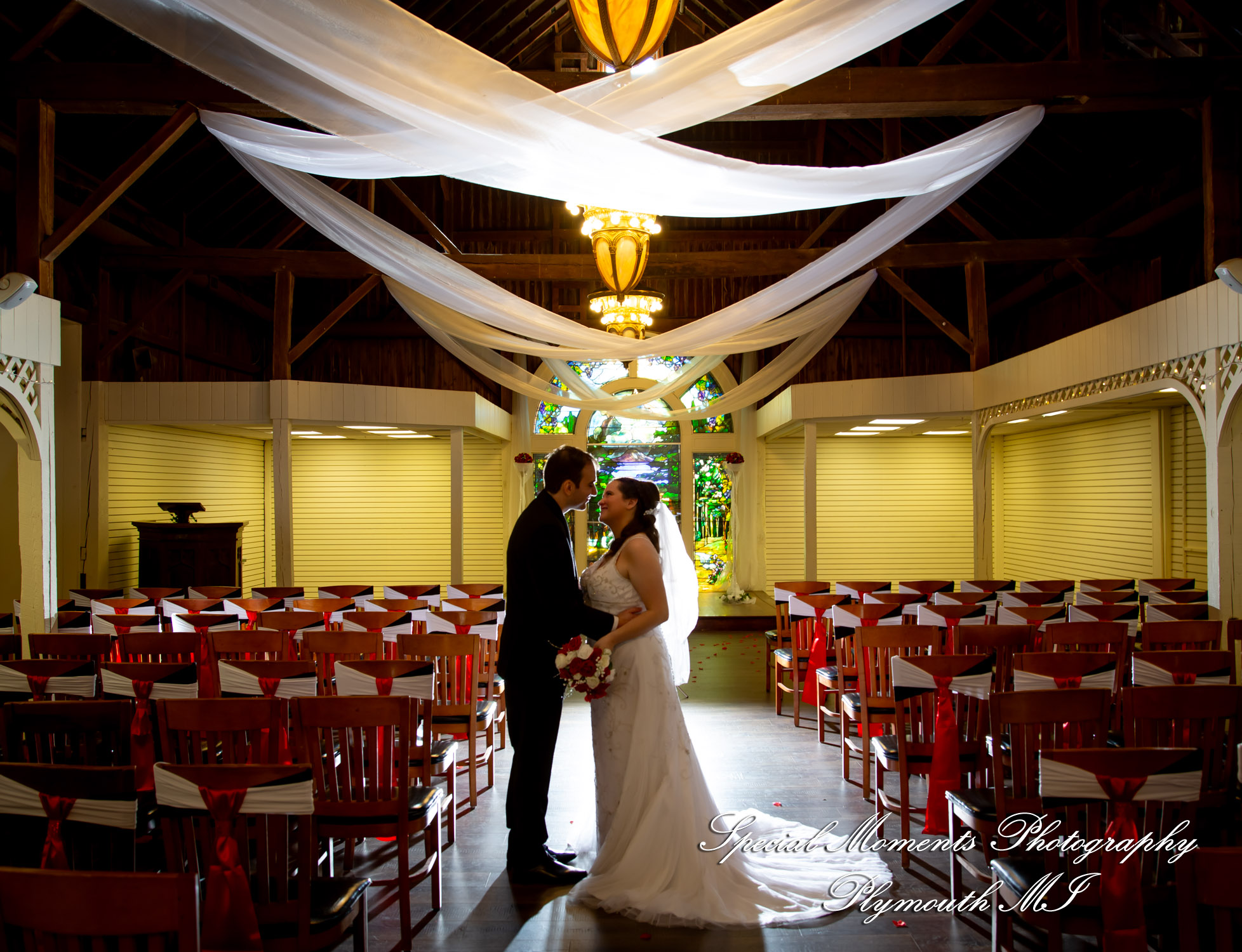 Patricia & Kyle at Canterbury Castle Lake Orion MI wedding photograph