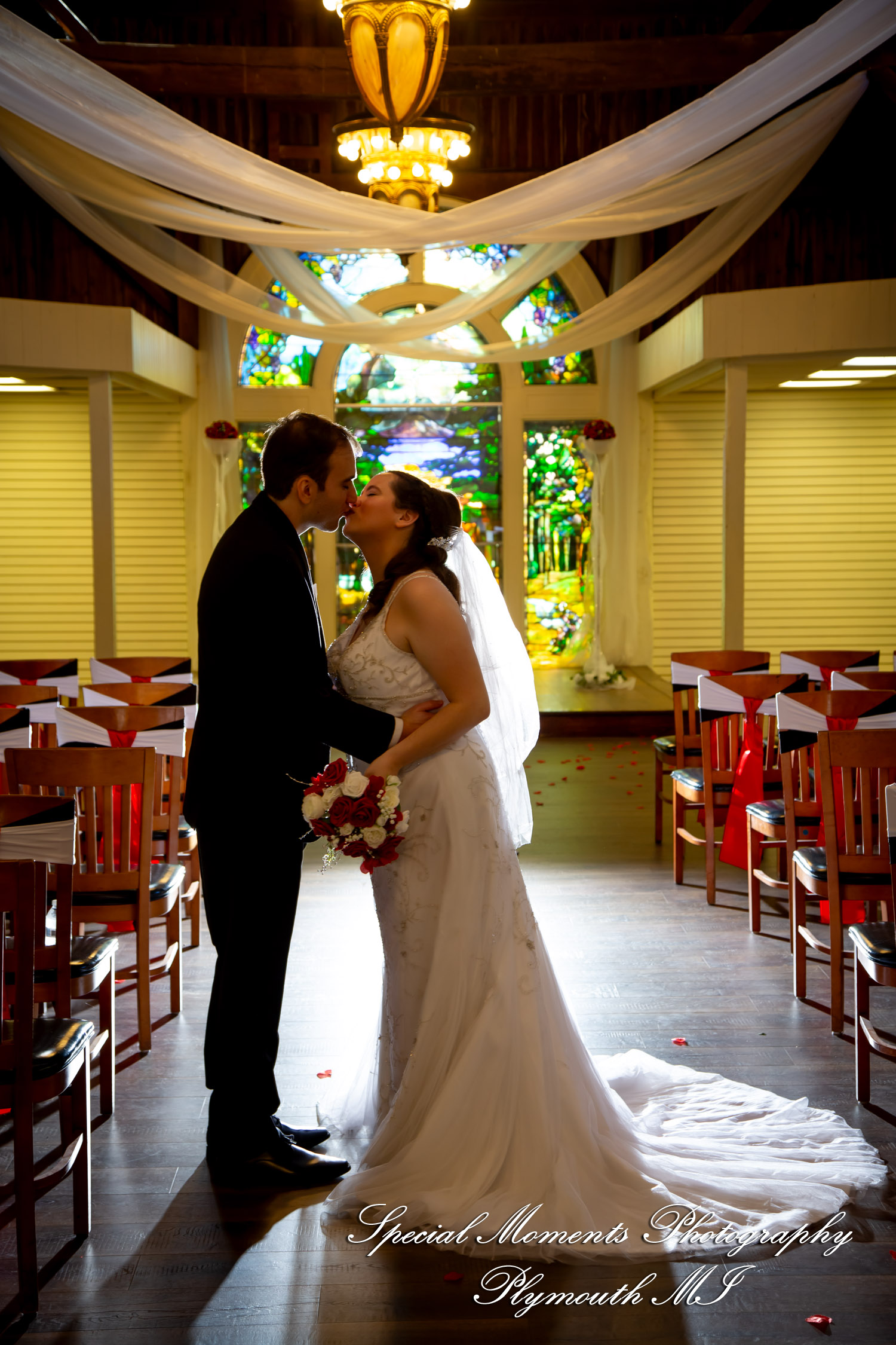 Patricia & Kyle at Canterbury Castle Lake Orion MI wedding photograph
