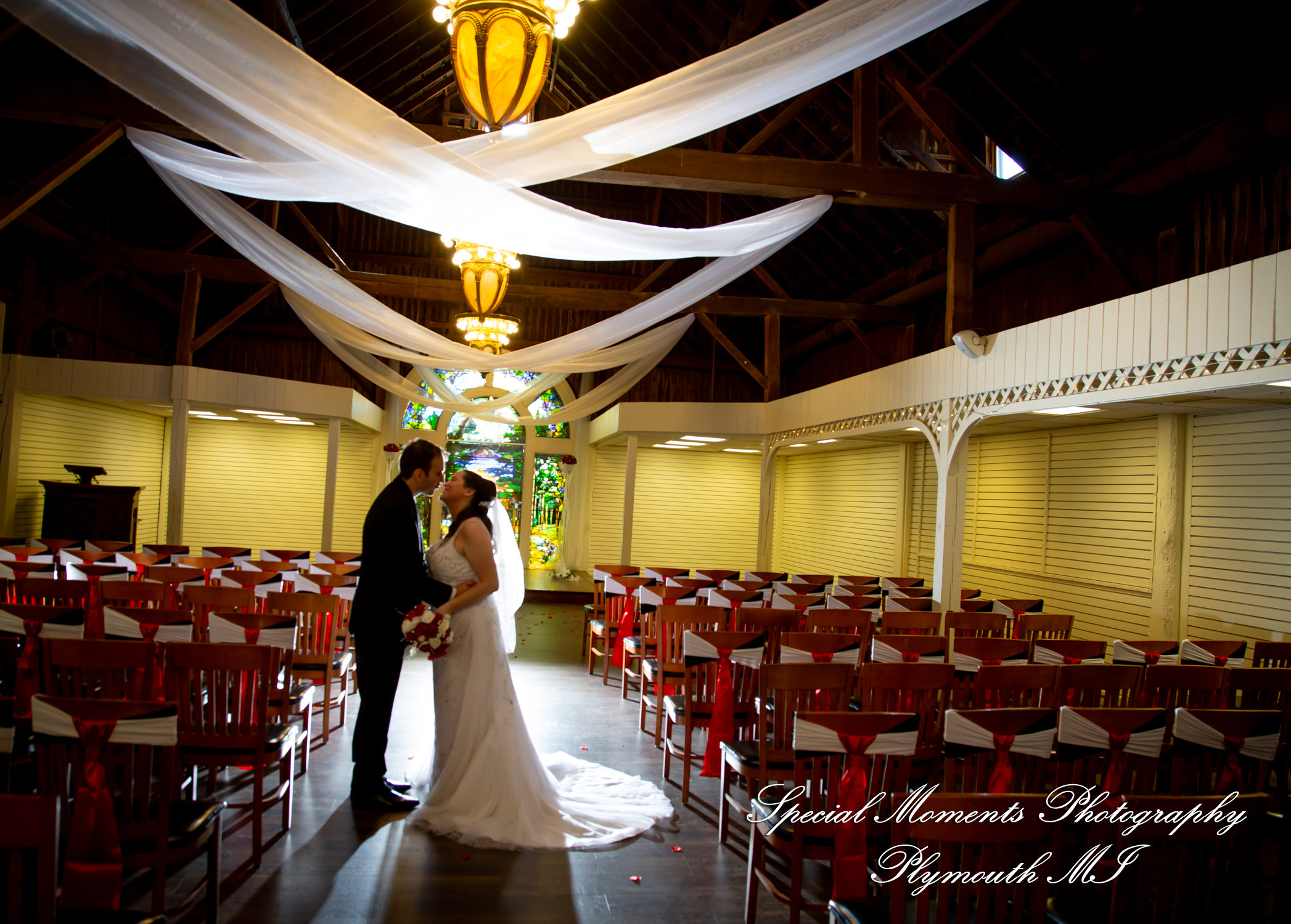 Patricia & Kyle at Canterbury Castle Lake Orion MI wedding photograph
