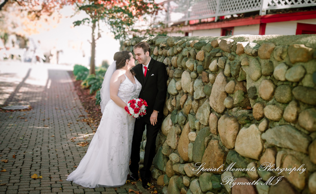 Patricia & Kyle at Canterbury Castle Lake Orion MI wedding photograph