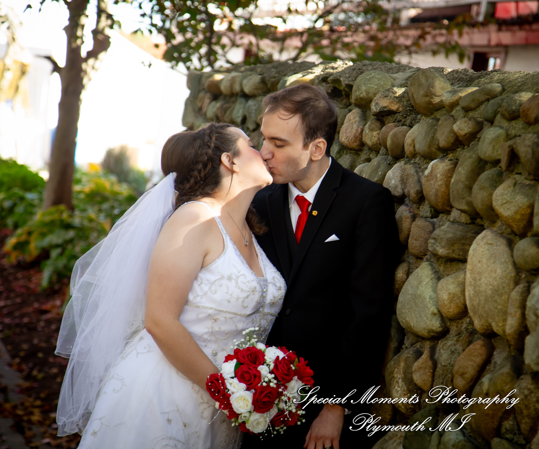 Patricia & Kyle at Canterbury Castle Lake Orion MI wedding photograph