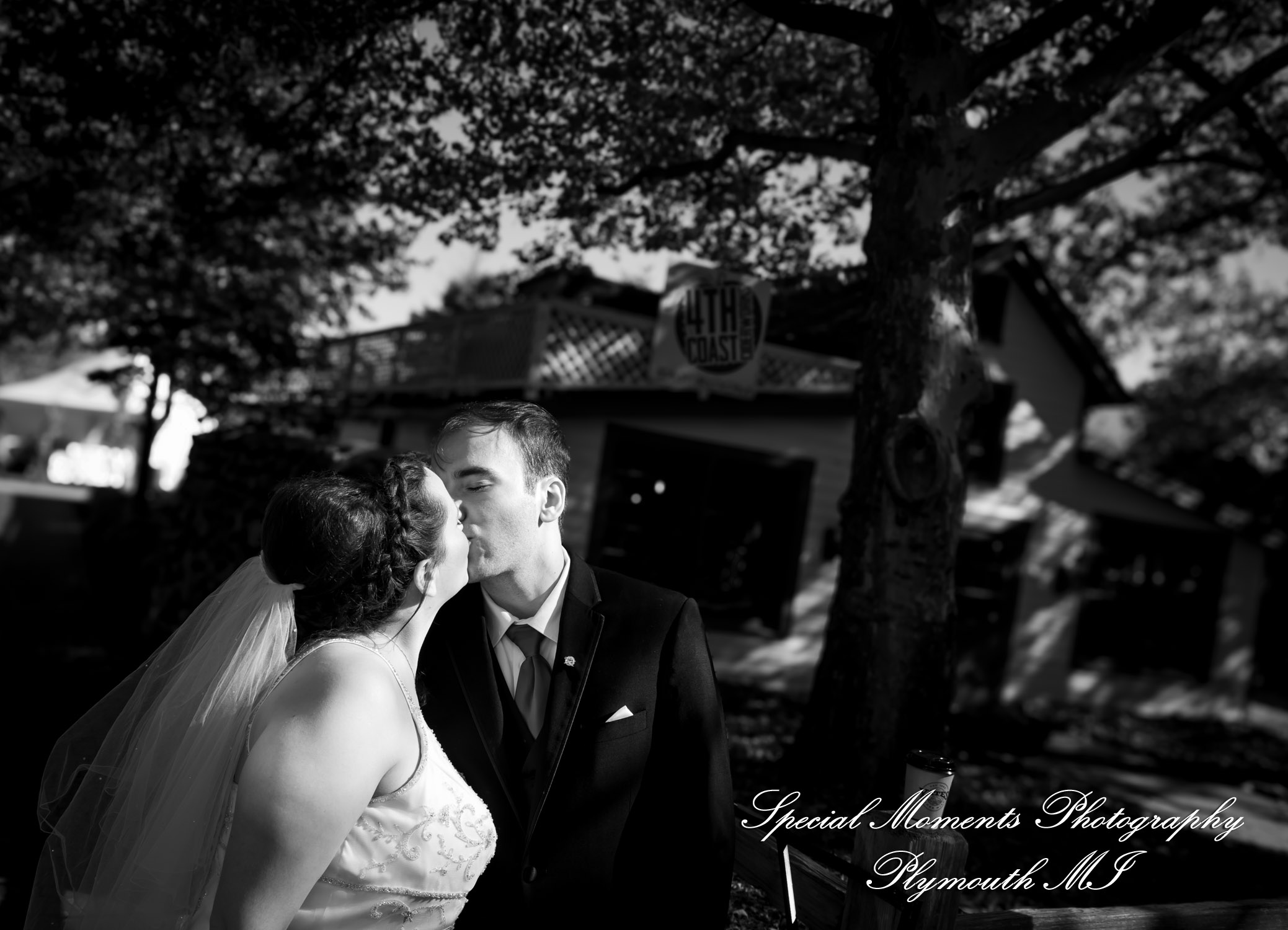 Patricia & Kyle at Canterbury Castle Lake Orion MI wedding photograph