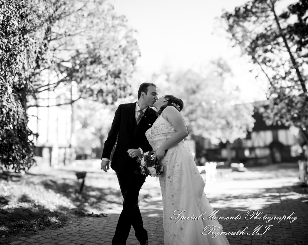 Patricia & Kyle at Canterbury Castle Lake Orion MI wedding photograph