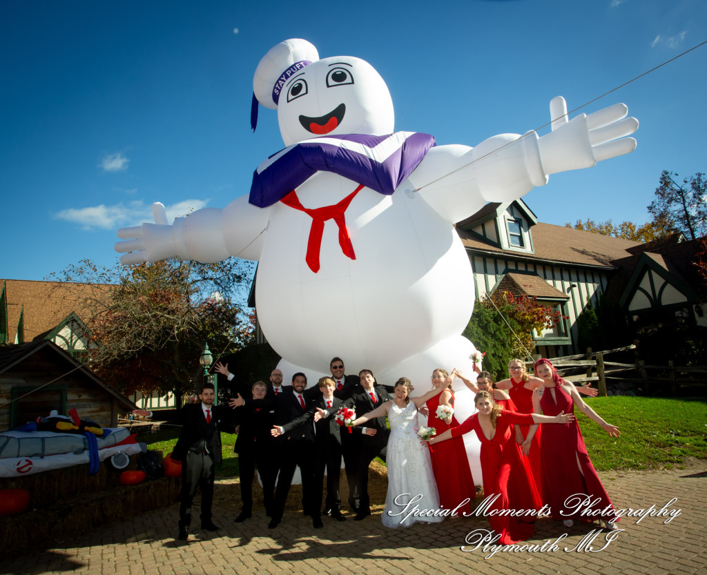 Patricia & Kyle at Canterbury Castle Lake Orion MI wedding photograph