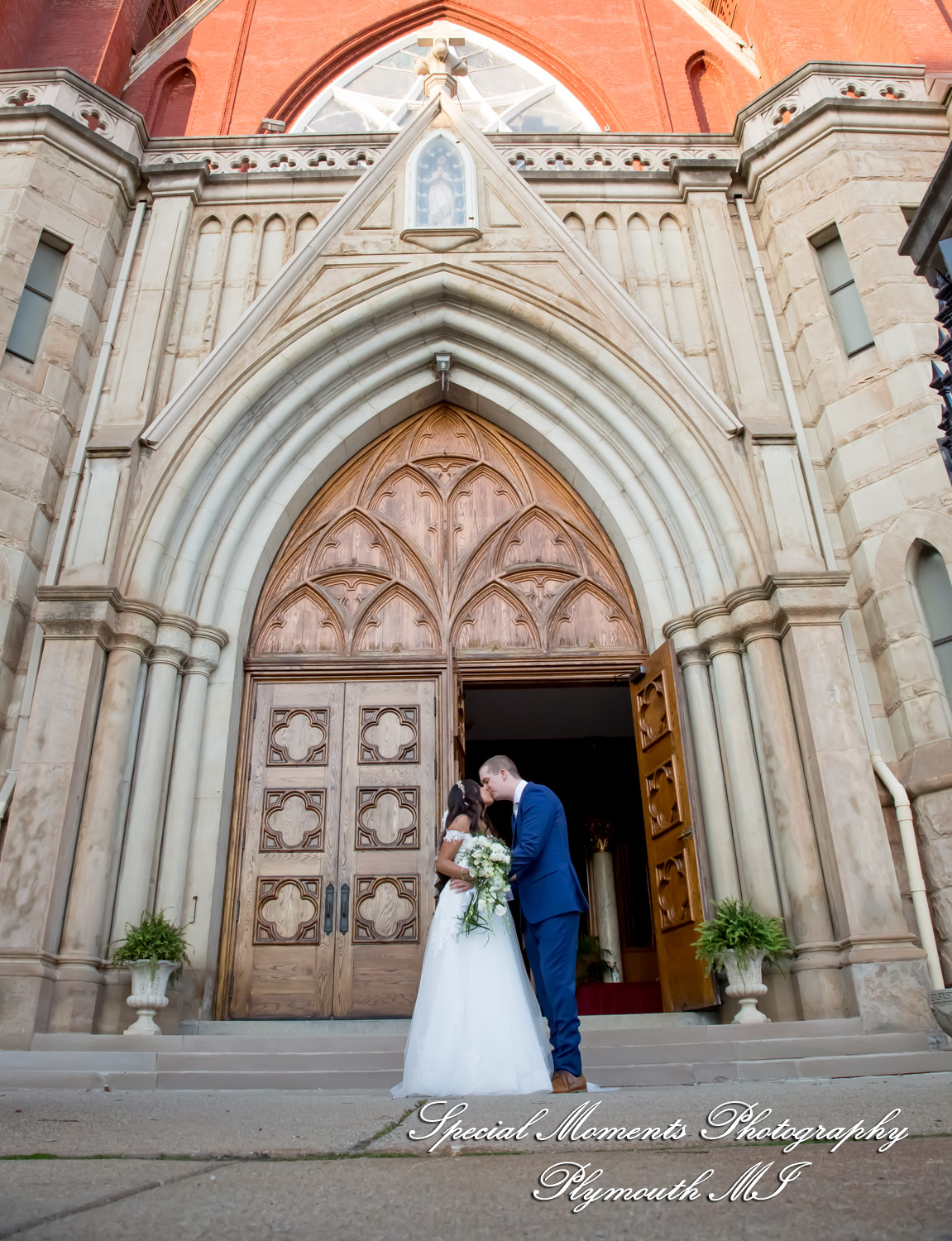 Heidy & Marcin at Sweetest Heart of Mary Church Detroit MI wedding photograph