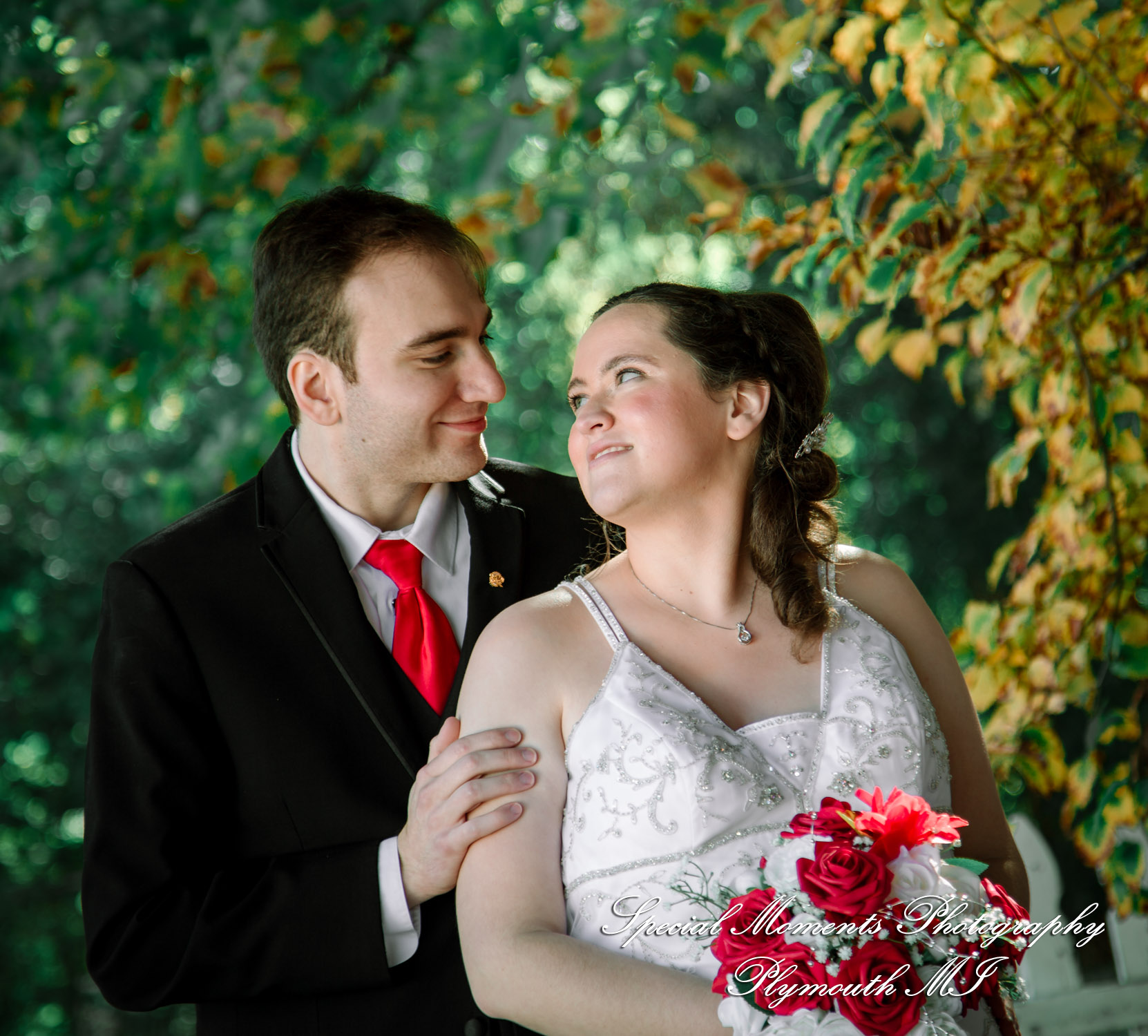 Patricia & Kyle at Canterbury Castle Lake Orion MI wedding photograph