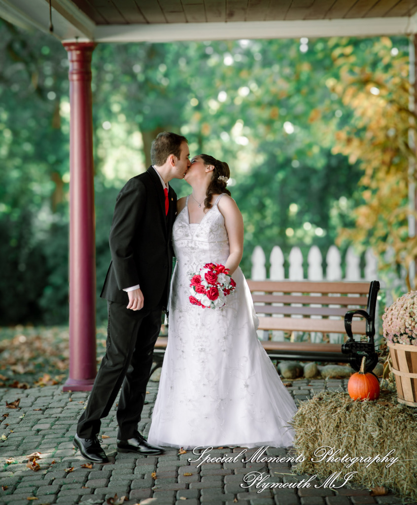 Patricia & Kyle at Canterbury Castle Lake Orion MI wedding photograph