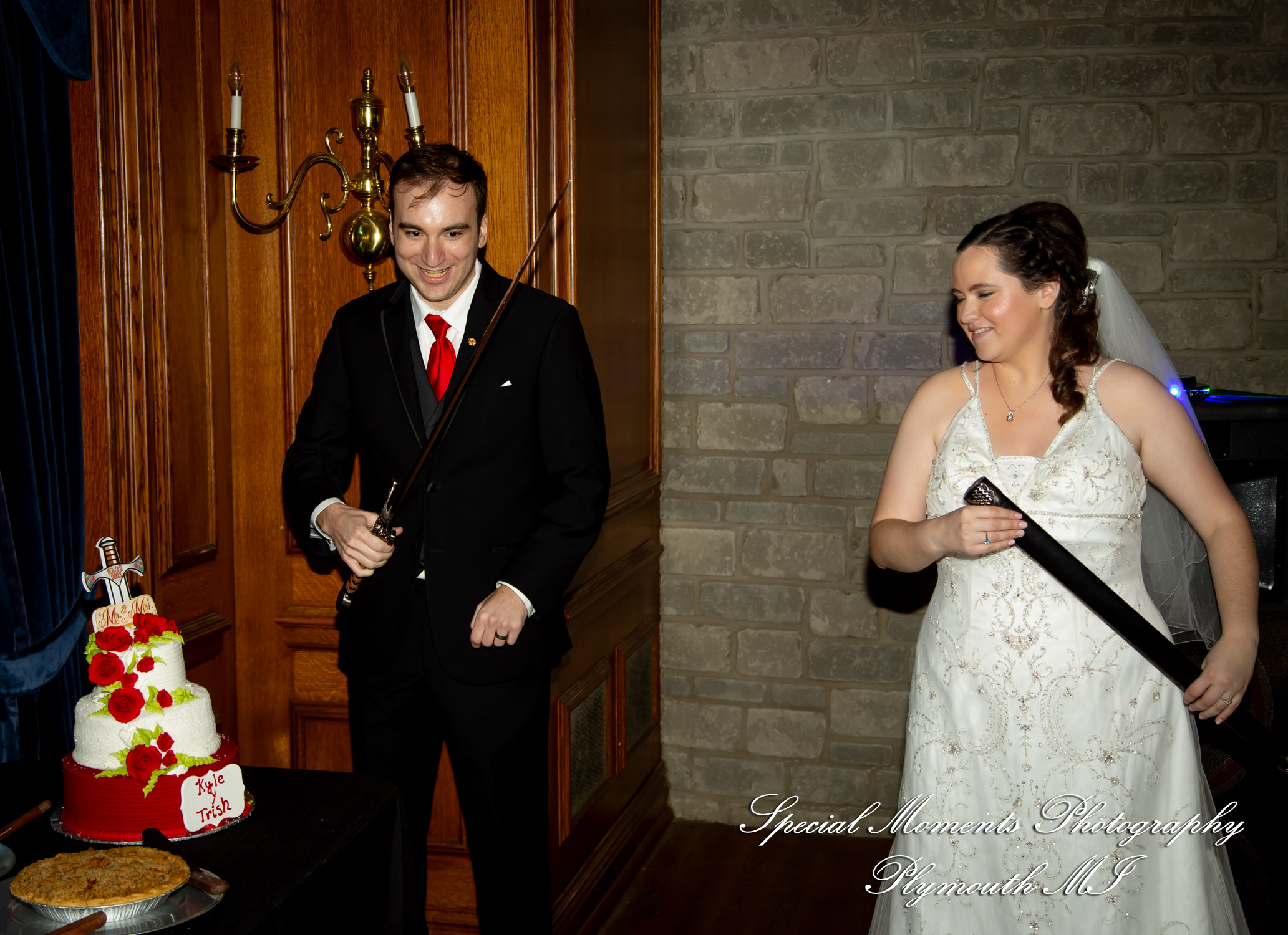 Patricia & Kyle at Canterbury Castle Lake Orion MI wedding photograph
